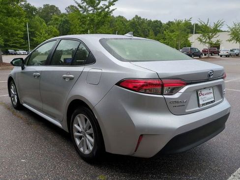 Used 2025 Toyota Corolla LE w/ LE Premium Package FWD image 6