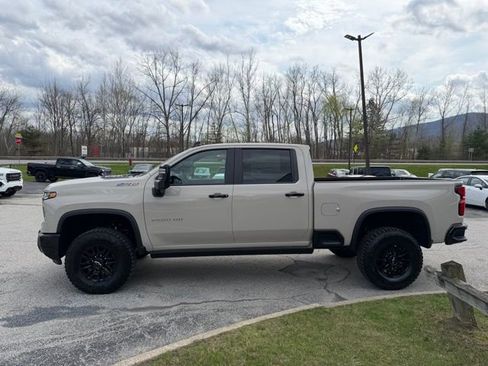 New 2026 Chevrolet Silverado 2500 ZR2 AWD/4WD image 6