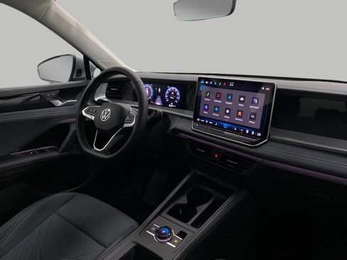 New 2025 Volkswagen Tiguan SE image 19