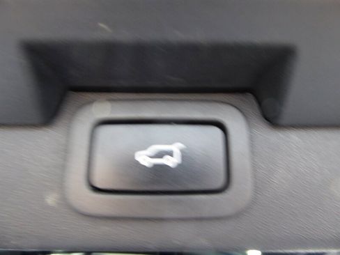 Used 2017 Land Rover Discovery HSE image 36