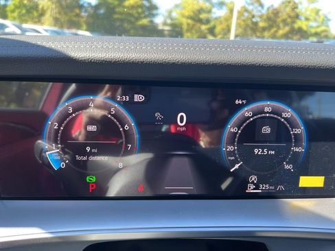 New 2025 Volkswagen Tiguan SE R-Line image 35