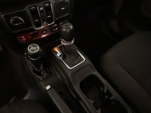 Used 2018 Jeep Wrangler Unlimited Rubicon AWD/4WD image 20