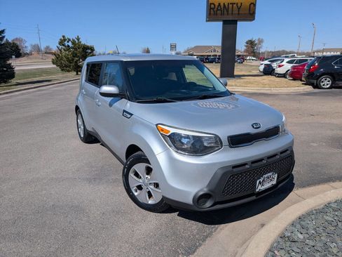 Used 2016 Kia Soul w/ Convenience Package image 2