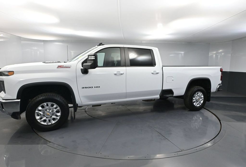 Used 2025 Chevrolet Silverado 3500 LT w/ Safety Package AWD/4WD image 8