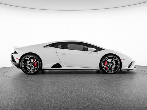 Used 2021 Lamborghini Huracan EVO RWD image 7