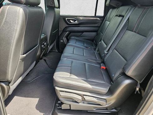 Used 2021 Chevrolet Suburban RST w/ Luxury Package image 15