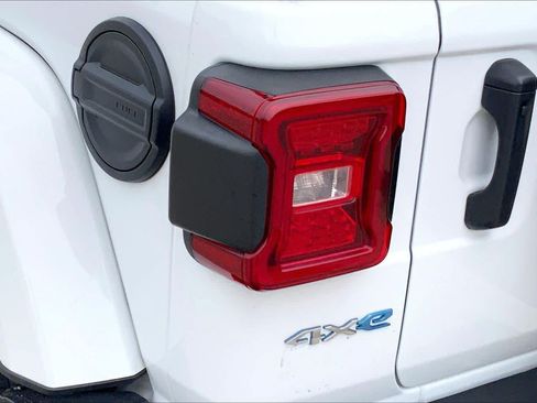Used 2024 Jeep Wrangler Unlimited Sahara AWD/4WD image 27