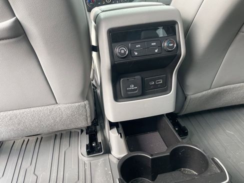 Used 2023 GMC Acadia SLT w/ Technology Package image 28