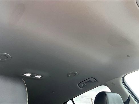 Used 2021 Chevrolet Traverse LT w/ LT Premium Package image 15