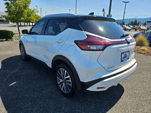 Used 2022 Nissan Kicks SV image 5