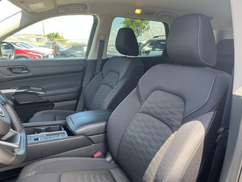 Used 2025 Nissan Pathfinder SV FWD image 29