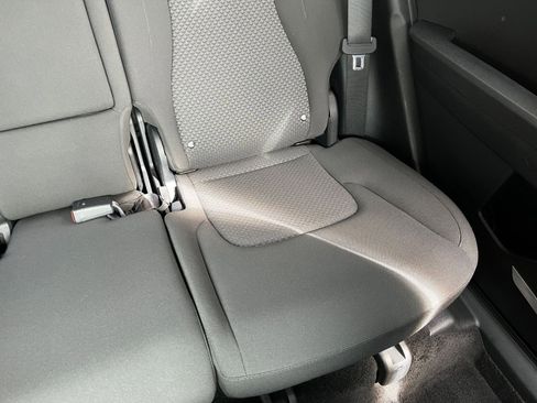 Used 2025 Kia Sportage LX image 37