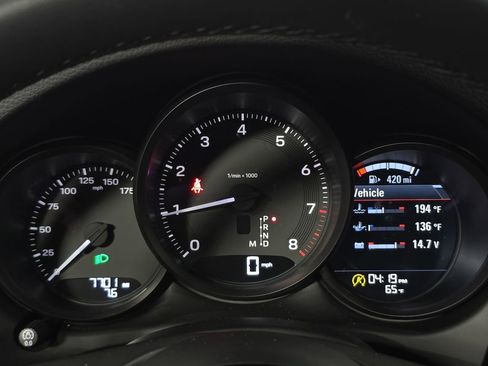 Certified 2025 Porsche Macan AWD/4WD image 15
