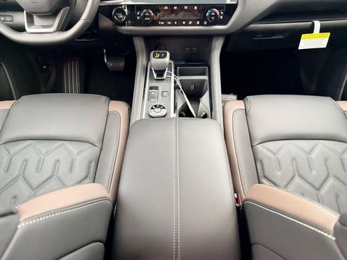 New 2026 Nissan Pathfinder Platinum image 11