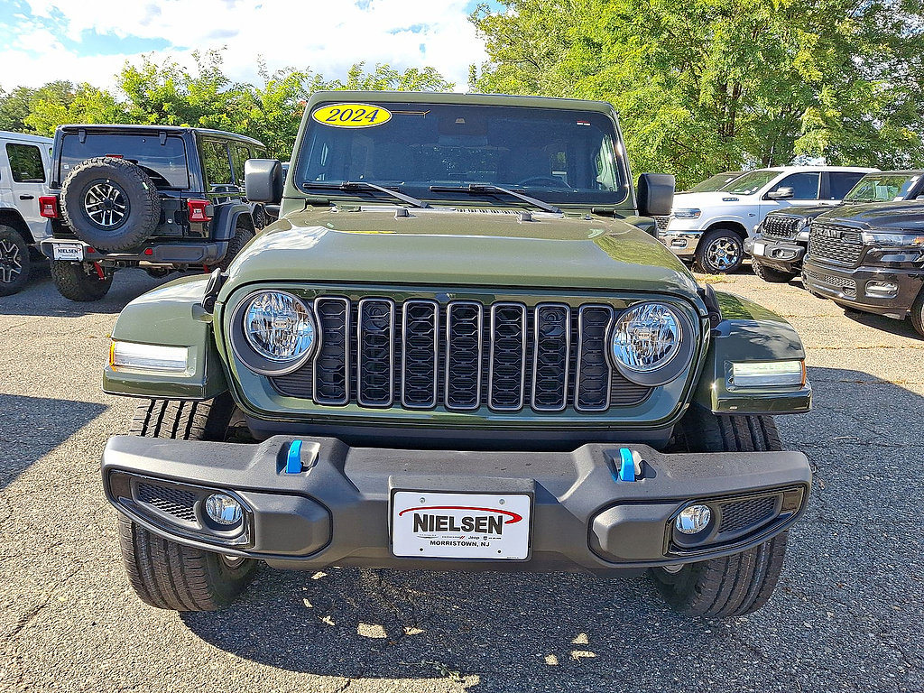 Used 2024 Jeep Wrangler Unlimited w/ Convenience Group AWD/4WD image 35