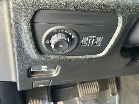 Used 2023 Jeep Grand Cherokee Limited w/ Black Appearance Package image 16