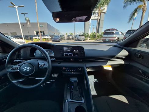 Used 2025 Hyundai Elantra Sport FWD image 26