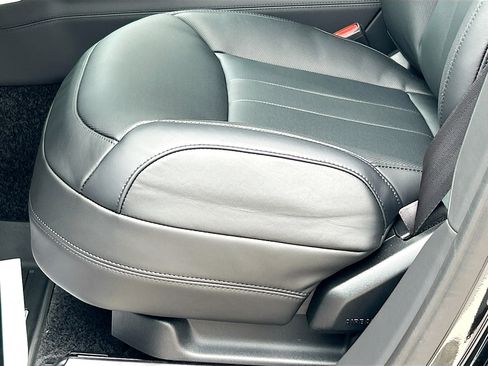 New 2025 Land Rover Range Rover SE image 23