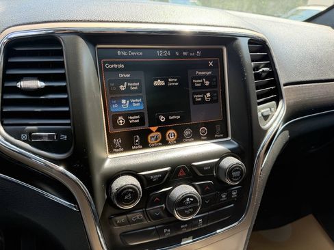 Used 2015 Jeep Grand Cherokee Limited w/ Luxury Group II AWD/4WD image 18