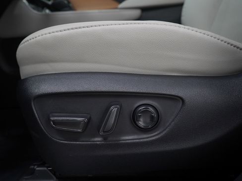 Used 2025 Toyota Grand Highlander AWD image 26