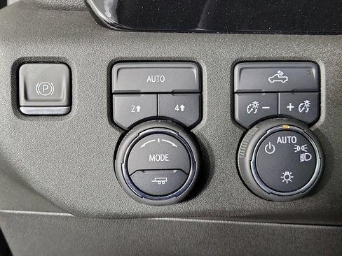 Used 2022 Chevrolet Silverado 1500 LT AWD/4WD image 28