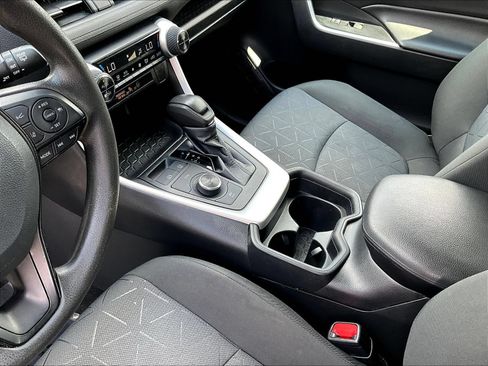Used 2020 Toyota RAV4 XLE AWD/4WD image 21