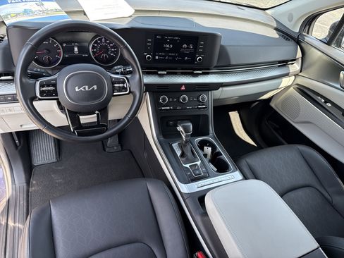 Used 2024 Kia Carnival LX image 12
