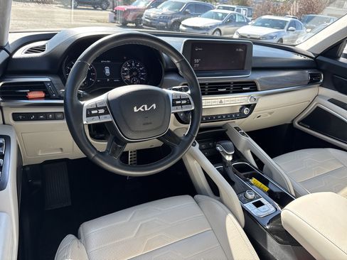 Certified 2022 Kia Telluride SX w/ SX Prestige Package image 22