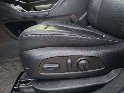 Certified 2023 GMC Acadia SLT w/ Preferred Package image 32