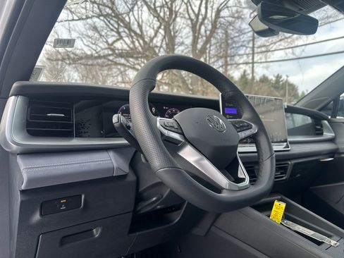 New 2026 Volkswagen Tiguan SE R-Line image 6