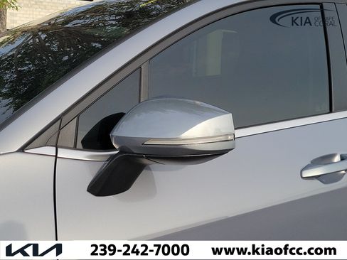 Used 2024 Kia Sportage EX FWD image 7