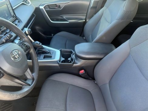 Used 2019 Toyota RAV4 LE image 18
