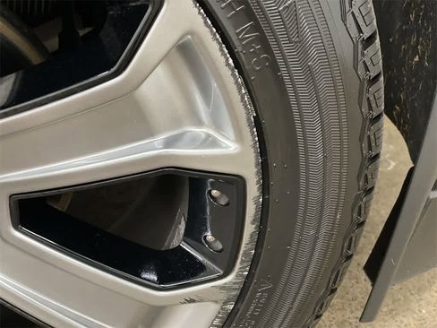 Used 2018 Cadillac Escalade Platinum image 31