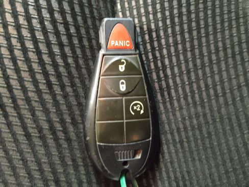 Used 2020 Dodge Grand Caravan SE image 32