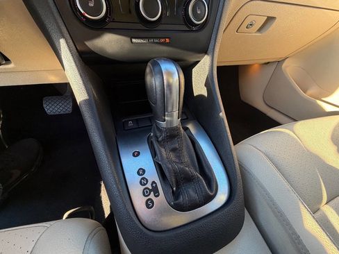 Used 2014 Volkswagen Jetta SE image 28