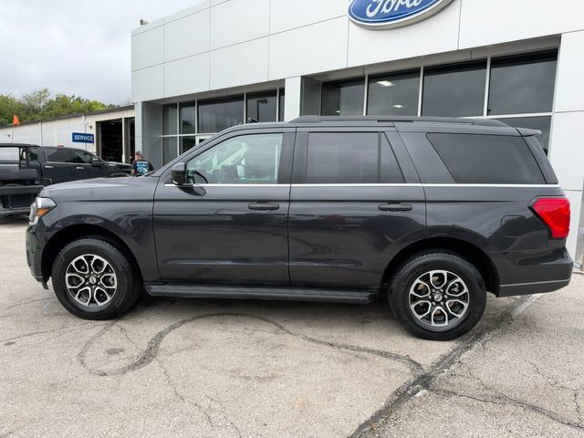 Used 2024 Ford Expedition XLT AWD/4WD image 4
