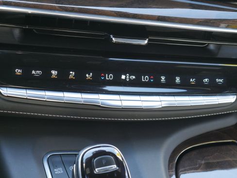 Used 2021 Cadillac Escalade Premium Luxury Platinum w/ Heavy-Duty Trailer Package AWD/4WD image 28