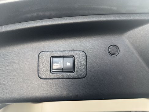 Used 2021 Nissan Armada SL w/ Captain's Chairs Package AWD/4WD image 35