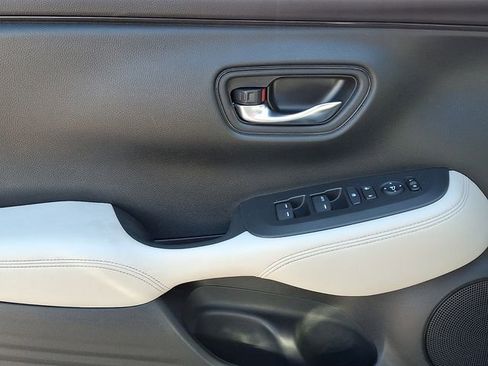 Certified 2023 Honda HR-V LX image 12