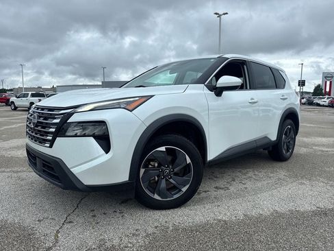 Used 2024 Nissan Rogue SV FWD image 1