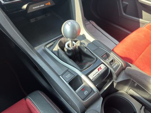 Used 2019 Honda Civic Type R image 16
