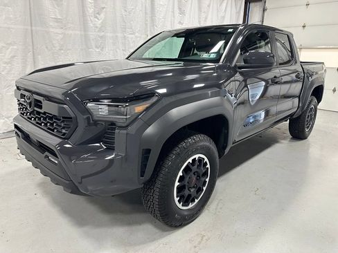 Used 2026 Toyota Tacoma TRD Off-Road AWD/4WD image 3