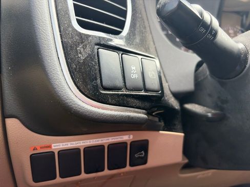 Used 2018 Mitsubishi Outlander SEL AWD/4WD image 20
