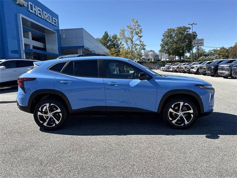 Used 2024 Chevrolet Trax RS w/ Driver Confidence Package image 2