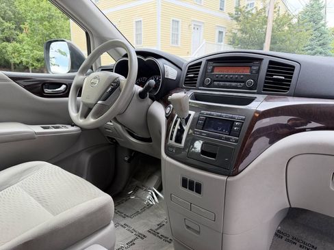 Used 2014 Nissan Quest S FWD image 16