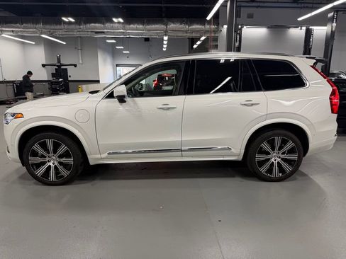 Used 2025 Volvo XC90 T8 Ultra w/ Protection Package Premier AWD/4WD image 3