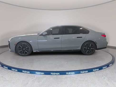 Used 2024 BMW 740i w/ Premium Package 2 RWD image 9