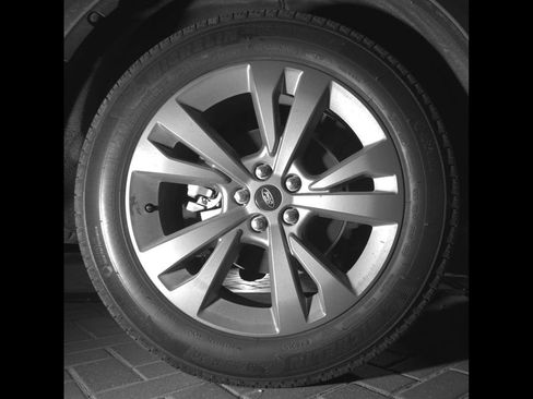 Used 2023 Ford Explorer XLT w/ Equipment Group 202A RWD image 11