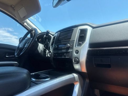 Used 2018 Nissan Titan SV w/ SV Convenience Package RWD image 25