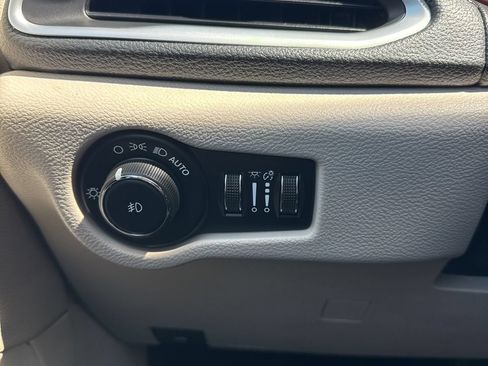 Used 2019 Chrysler Pacifica Limited FWD image 13